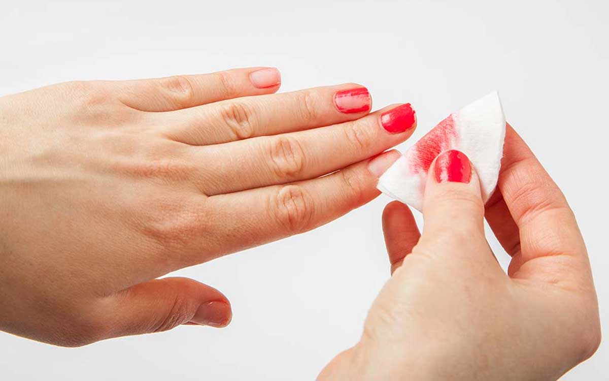 چگونه ناخن های دست خود را تمیز کنیم